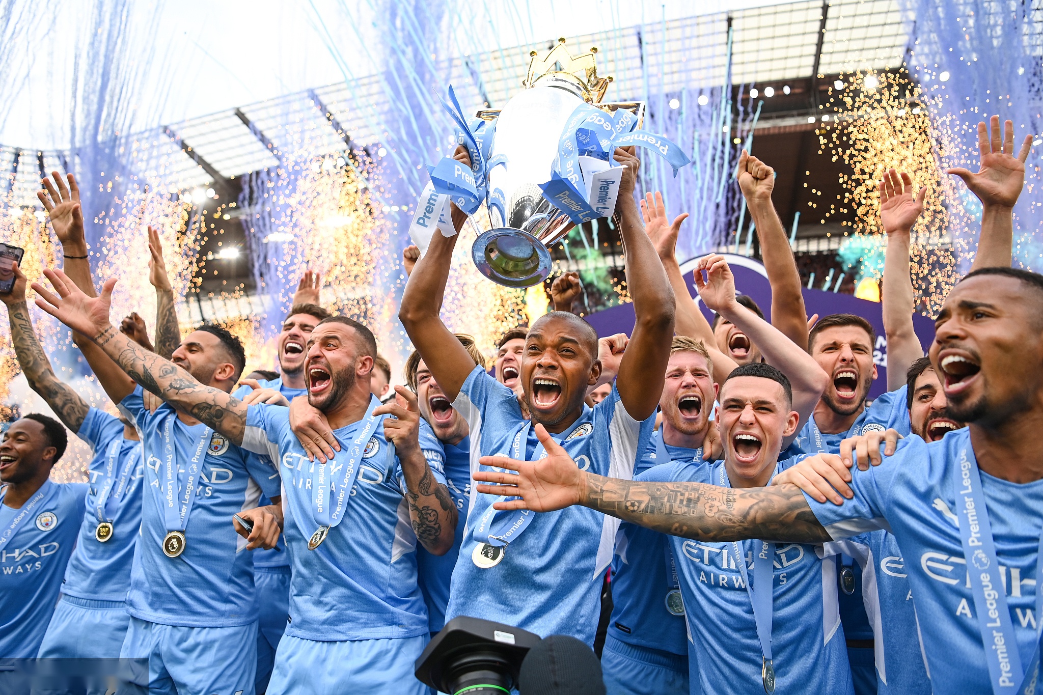 边路进攻的 边路进攻的