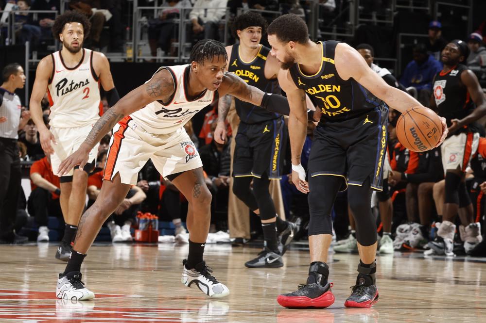 防守球员并 防守球员并